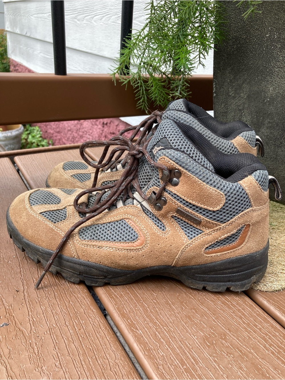 Women’s Itasca Size 9 Ridgeway II brown suede waterproof hiking boots